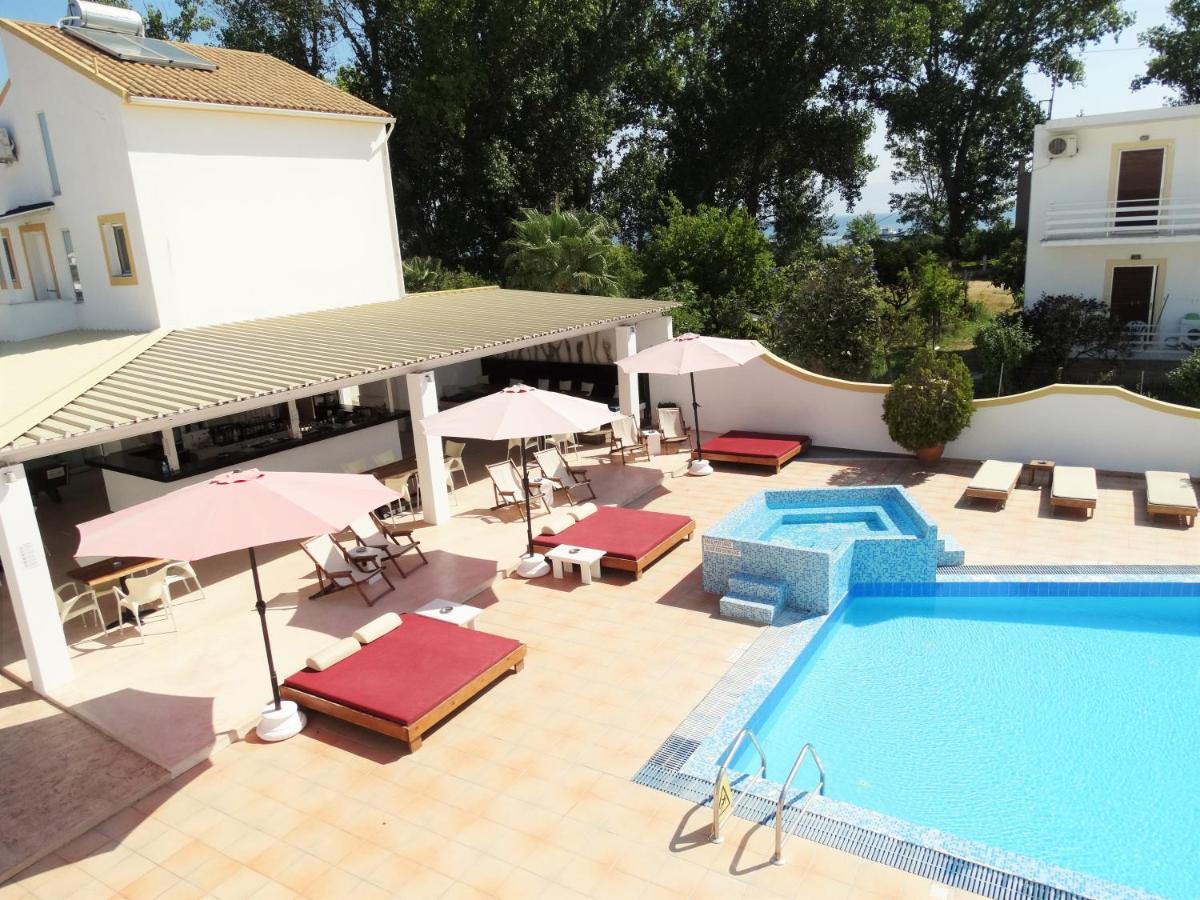 Oasis Beach Club Kávos Esterno foto