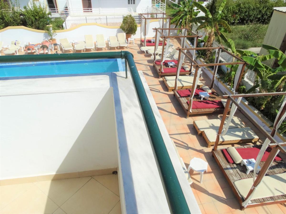 Oasis Beach Club Kávos Esterno foto