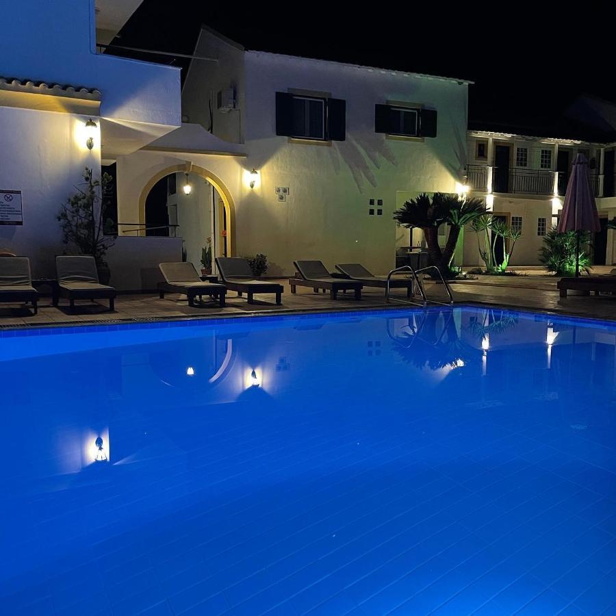 Oasis Beach Club Kávos Esterno foto
